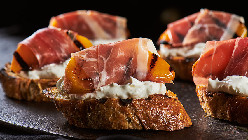 Duraznos asados con Jamón Serrano Reserva Campofrío®